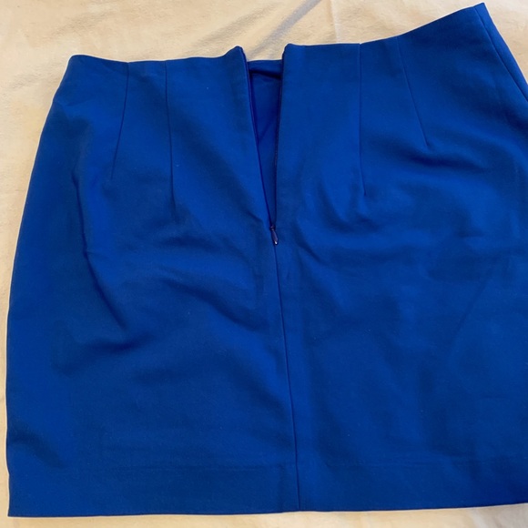 BRAND NEW: Electric Blue Express Mini Skirt size 8 - Picture 2 of 3